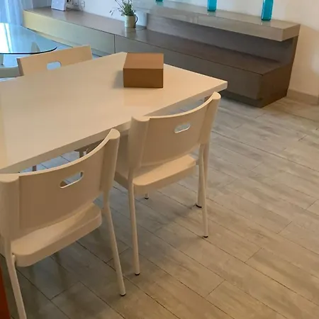 Lovely In Second Line Apartment
